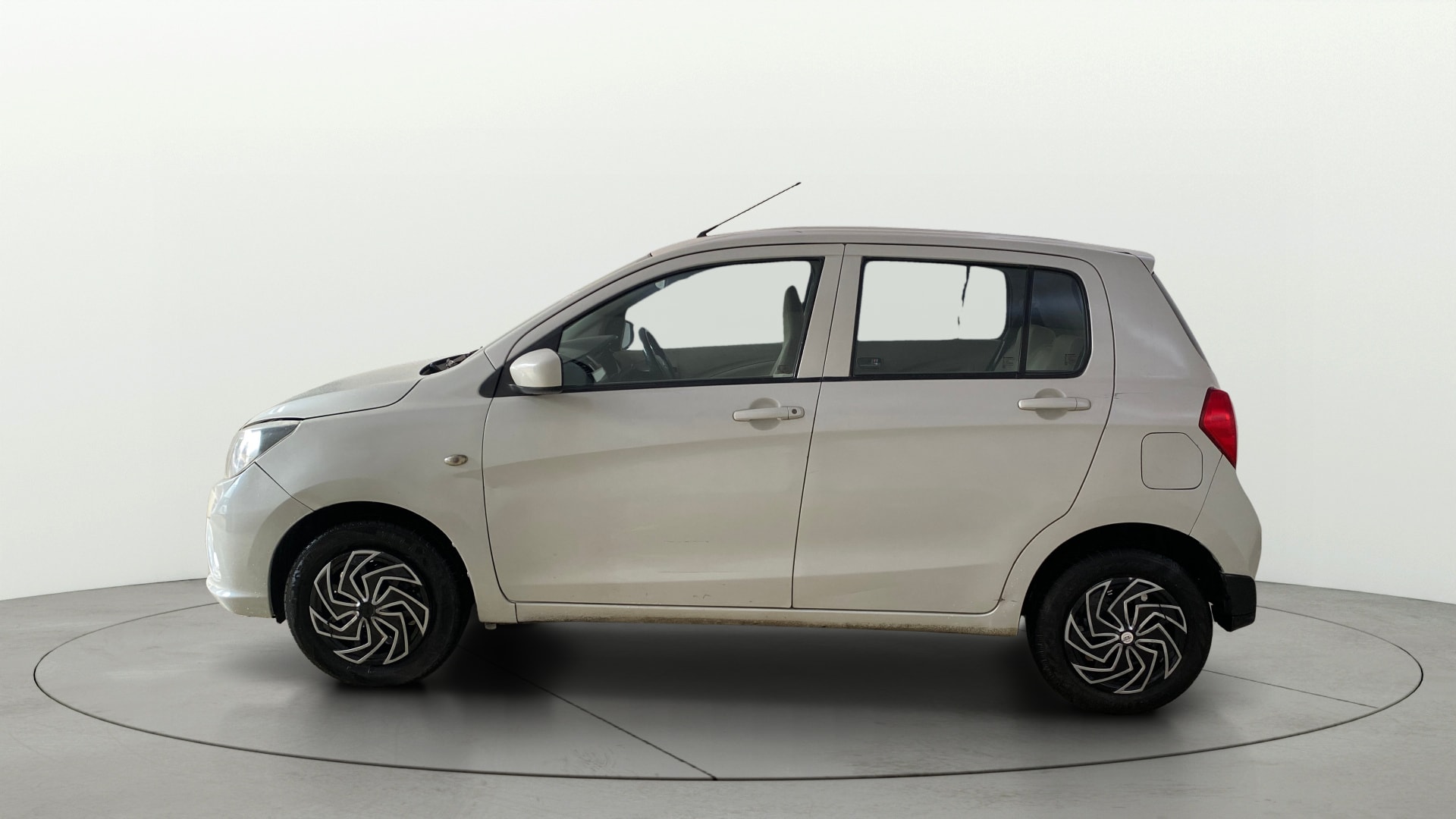 View 2019 Maruti Suzuki 1000 Base Variant Image 5 Used 2019 Maruti Suzuki 1000 Base Variant Image 5