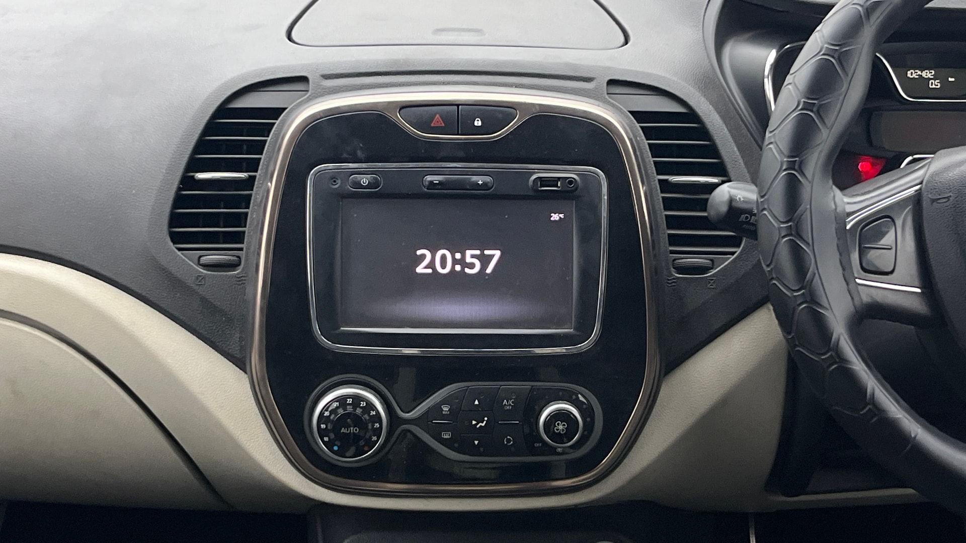 View 2017 Renault Captur Platine Mono Diesel Image 33 Used 2017 Renault Captur Platine Mono Diesel Image 33