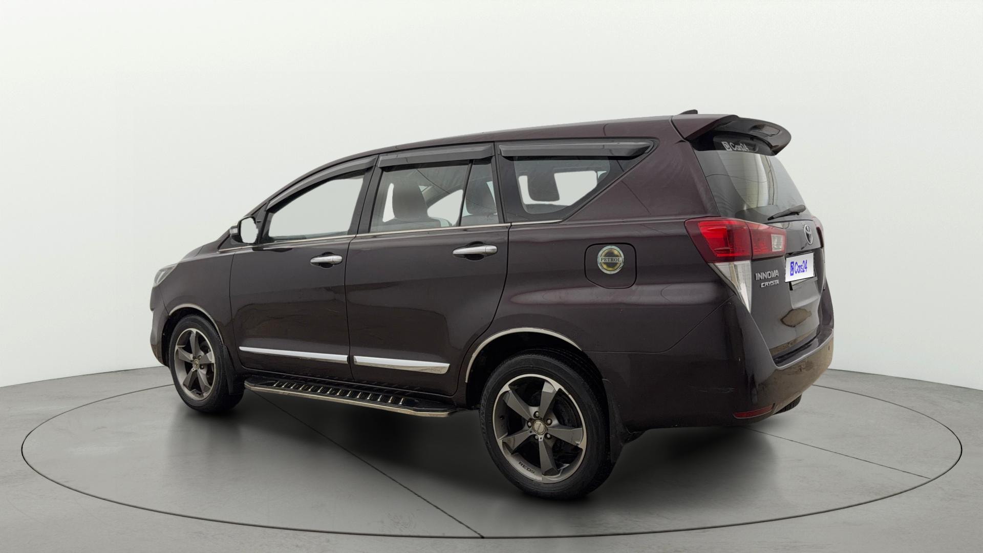 View 2016 Toyota Innova Crysta 2.7 ZX AT 7-Seater BS IV Image 2 Used 2016 Toyota Innova Crysta 2.7 ZX AT 7-Seater BS IV Image 2