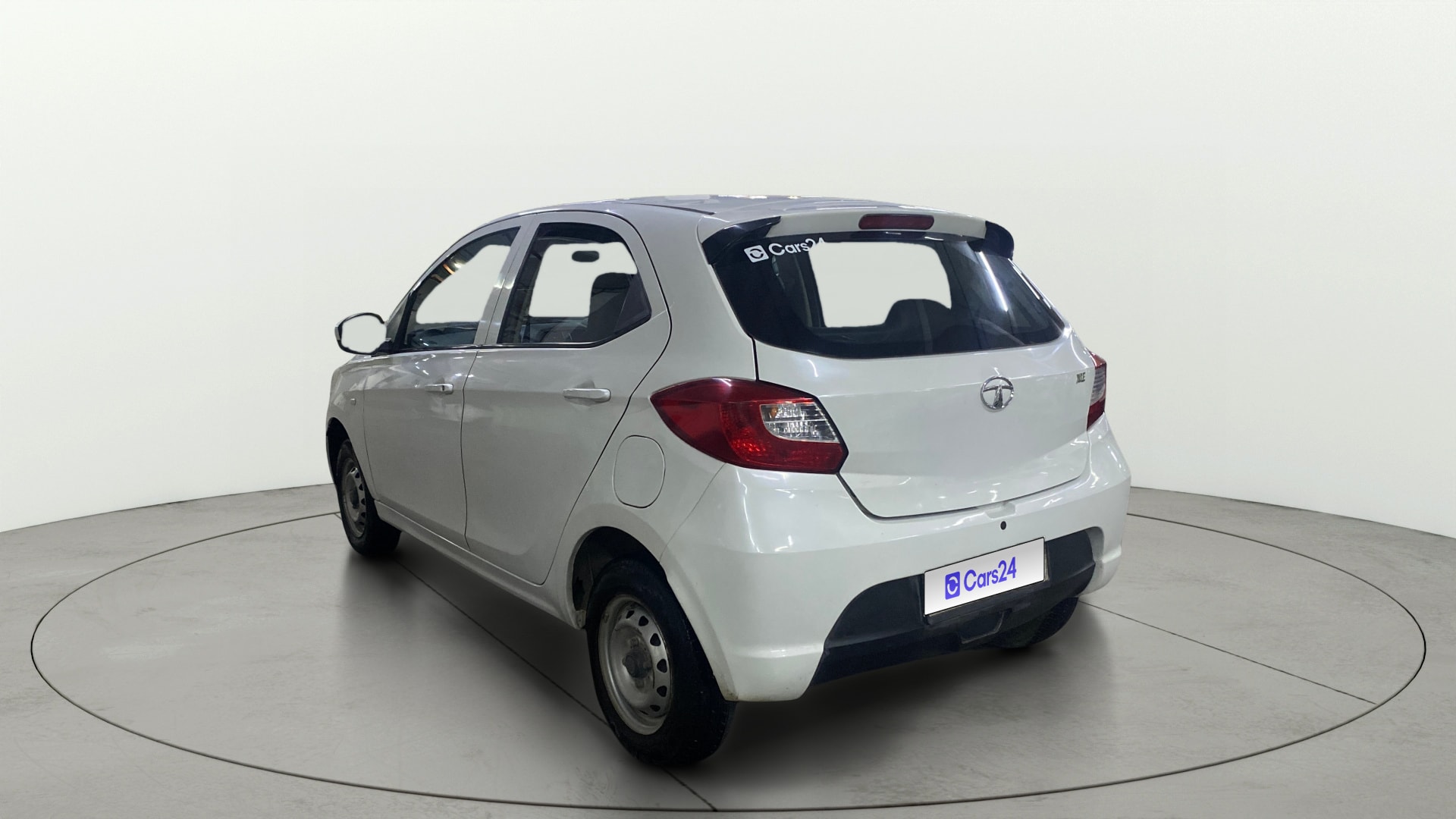 View 2018 Tata Tiago Revotorq XB Image 2 Used 2018 Tata Tiago Revotorq XB Image 2