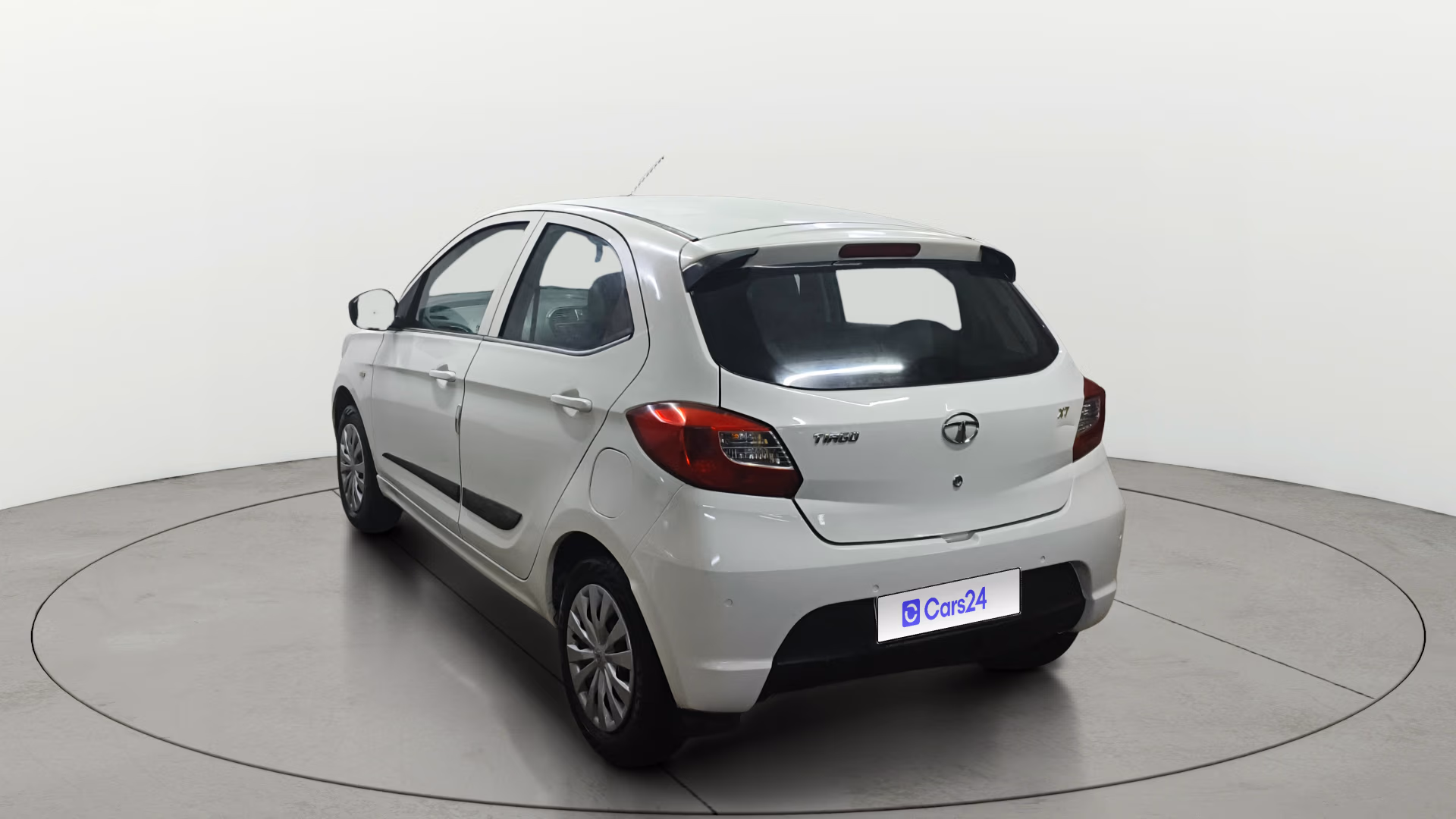 View 2019 Tata Tiago Revotorq XB Image 2 Used 2019 Tata Tiago Revotorq XB Image 2