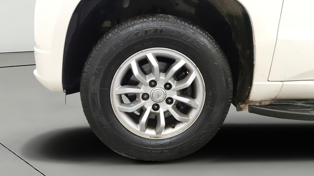 View Mahindra TUV300 Image 29 Used Mahindra TUV300 Image 29