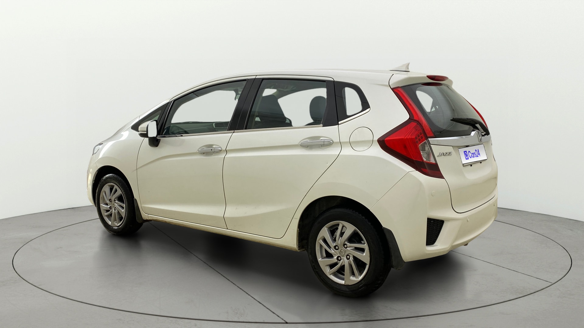 View 2019 Honda Jazz E MT Diesel Image 2 Used 2019 Honda Jazz E MT Diesel Image 2