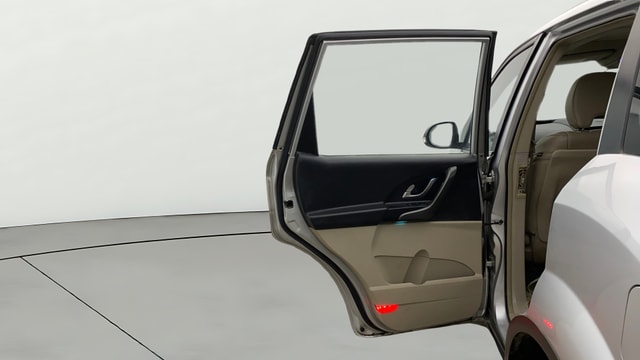 View Mahindra XUV500 Image 16 Used Mahindra XUV500 Image 16