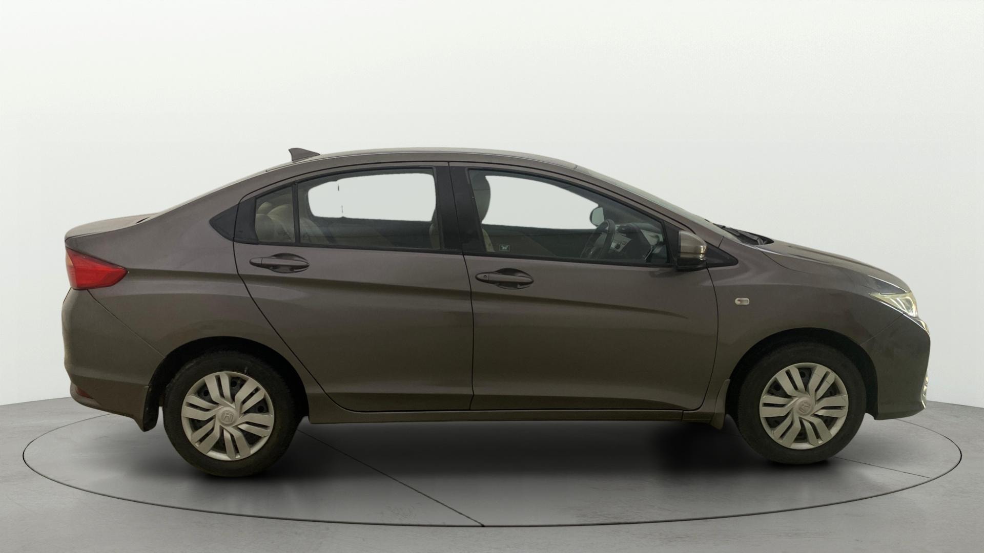 View 2015 Honda City ZX MT Diesel Anniversary Edition Image 9 Used 2015 Honda City ZX MT Diesel Anniversary Edition Image 9