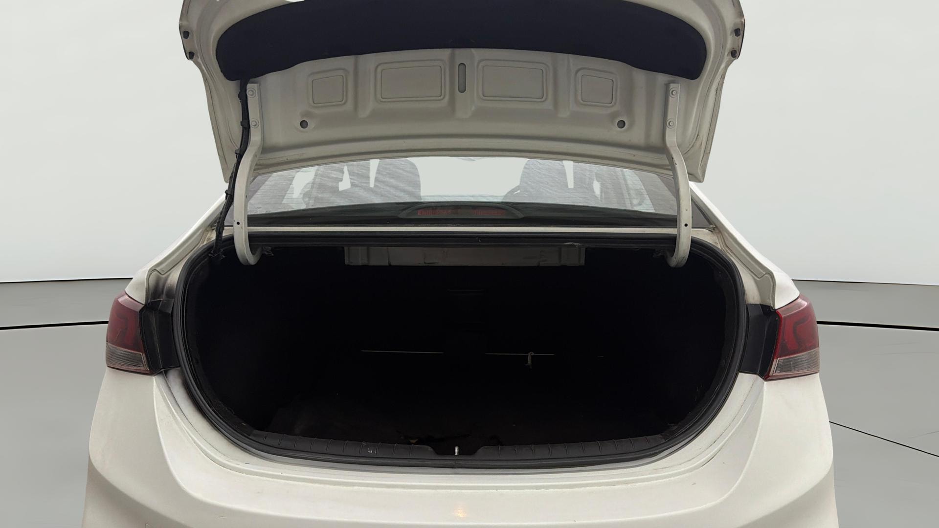 View 2019 Hyundai Verna 1.6 VTVT SX Image 39 Used 2019 Hyundai Verna 1.6 VTVT SX Image 39
