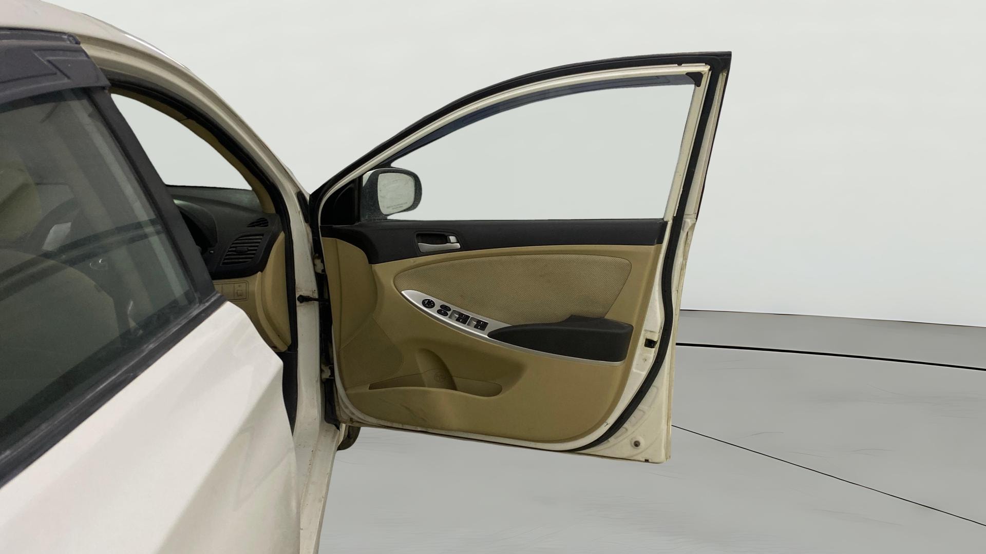 View 2014 Hyundai Fluidic Verna 1.4 VTVT CX Image 43 Used 2014 Hyundai Fluidic Verna 1.4 VTVT CX Image 43