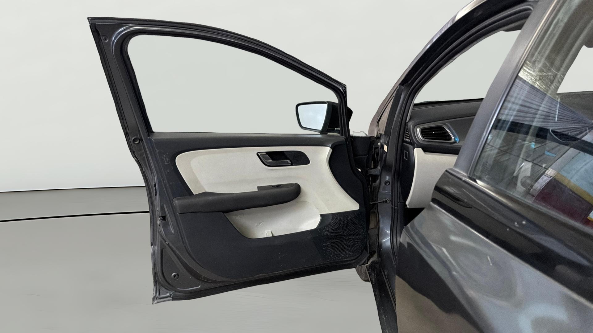 View 2022 Tata Altroz XZ Plus Petrol Image 32 Used 2022 Tata Altroz XZ Plus Petrol Image 32