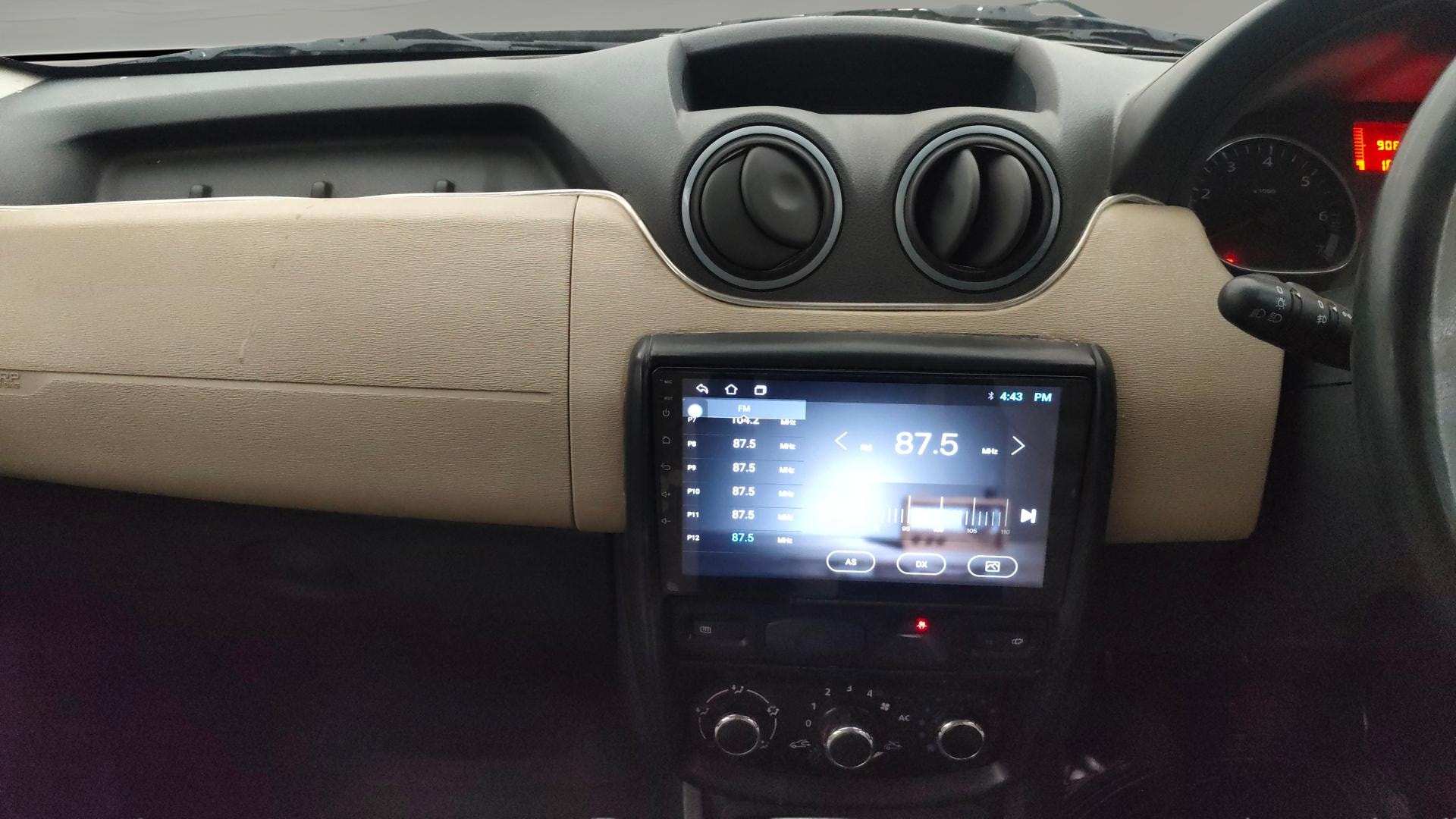 View 2013 Renault Duster Petrol RXL Image 18 Used 2013 Renault Duster Petrol RXL Image 18