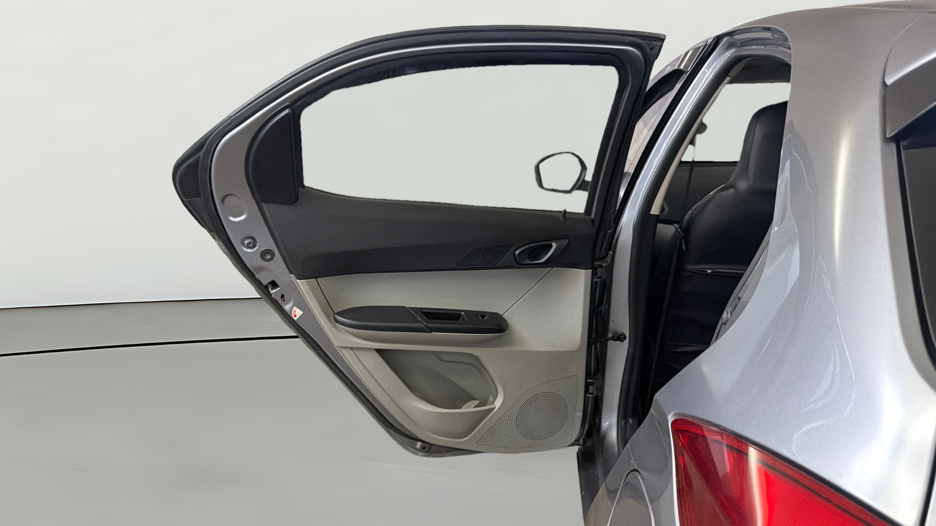 View 2019 Tata Tiago Revotorq XB Image 22 Used 2019 Tata Tiago Revotorq XB Image 22