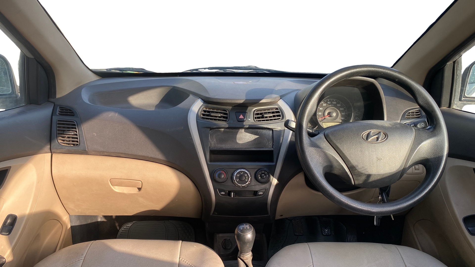 View 2016 Hyundai EON Era Plus Image 32 Used 2016 Hyundai EON Era Plus Image 32