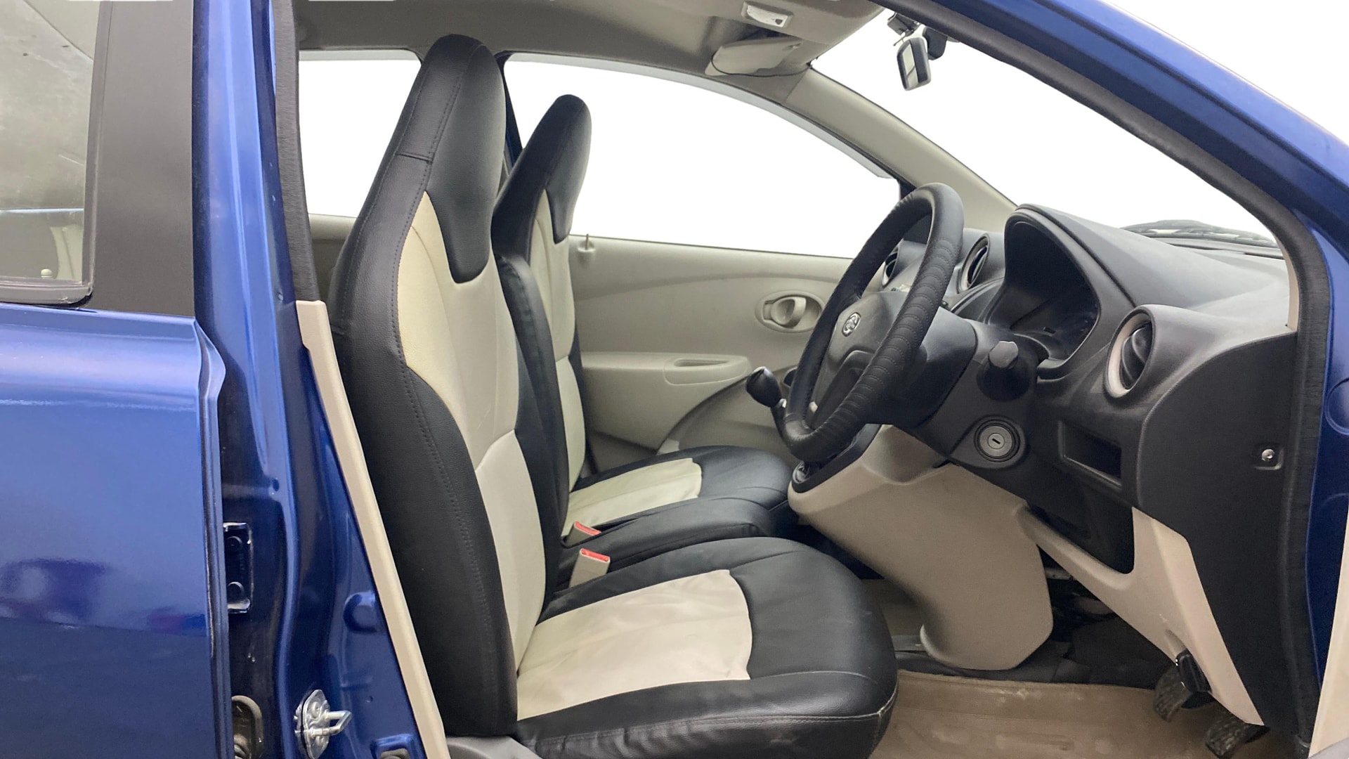 View 2017 Datsun Go T Image 25 Used 2017 Datsun Go T Image 25