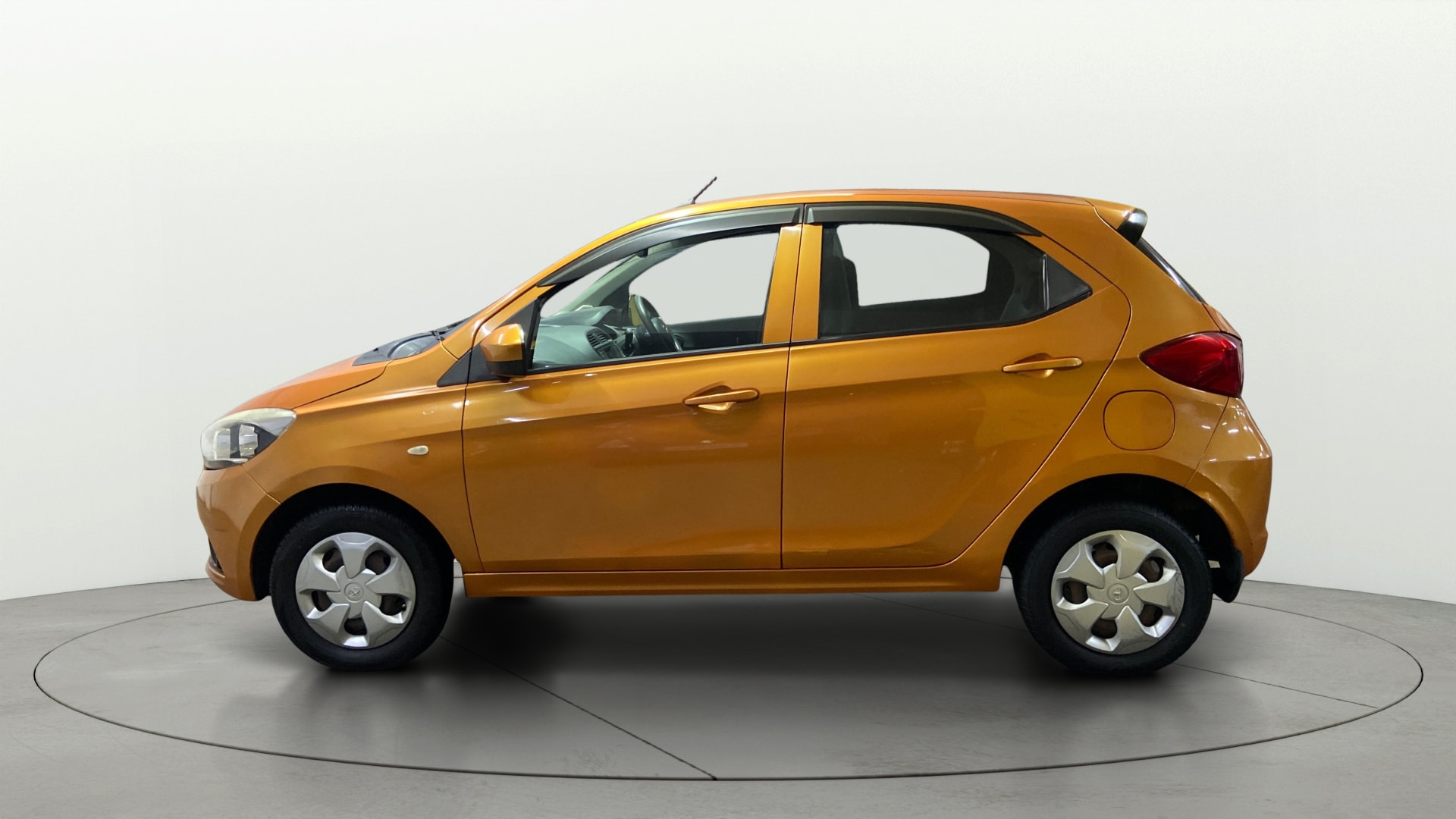 View 2018 Tata Tiago Revotorq XB Image 5 Used 2018 Tata Tiago Revotorq XB Image 5