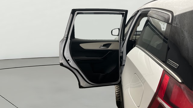 View Mahindra XUV700 Image 16 Used Mahindra XUV700 Image 16