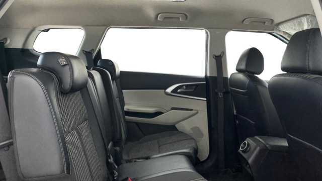 View Kia Carens Image 30 Used Kia Carens Image 30