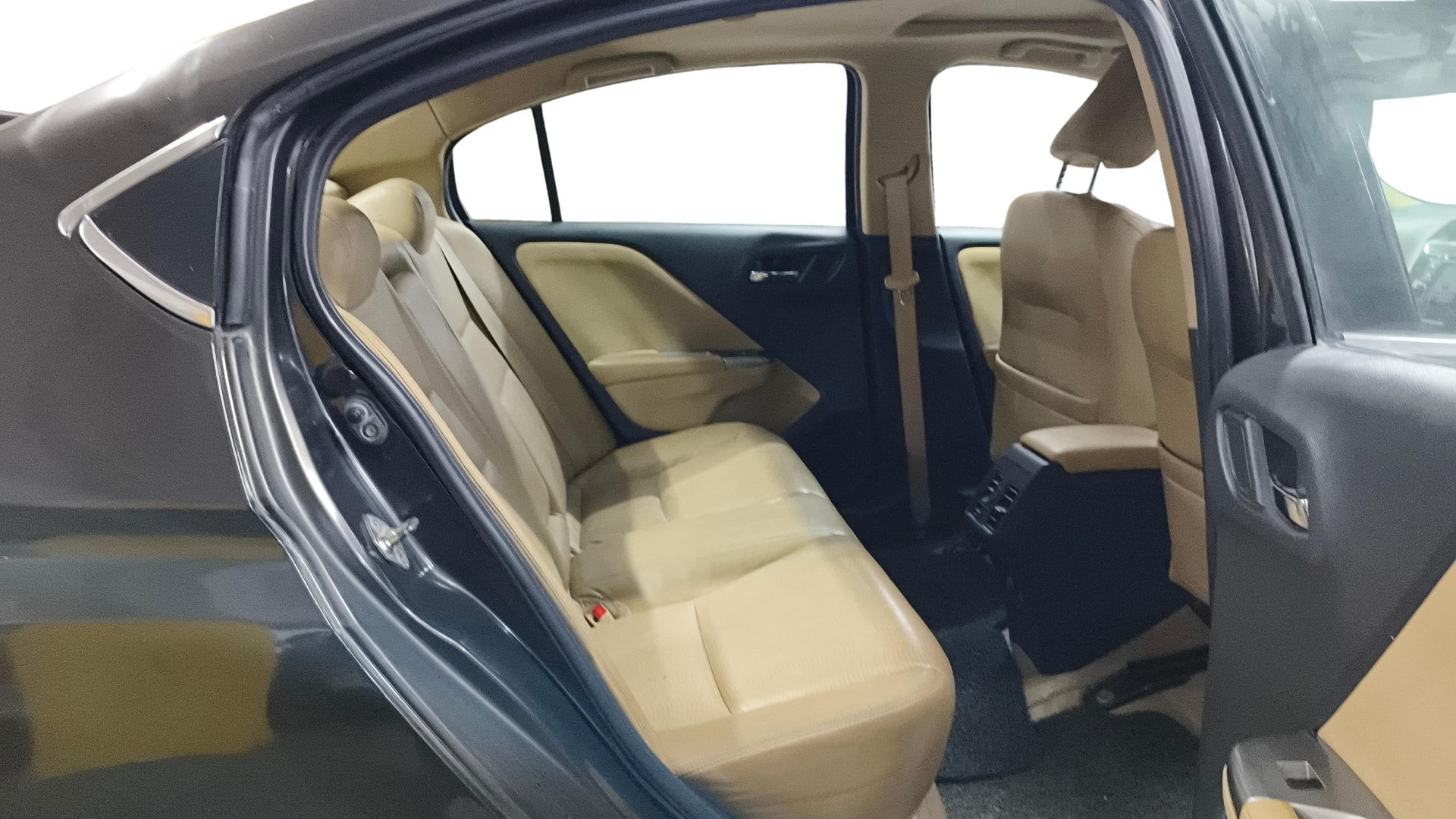 View 2015 Honda City ZX MT Diesel Anniversary Edition Image 31 Used 2015 Honda City ZX MT Diesel Anniversary Edition Image 31
