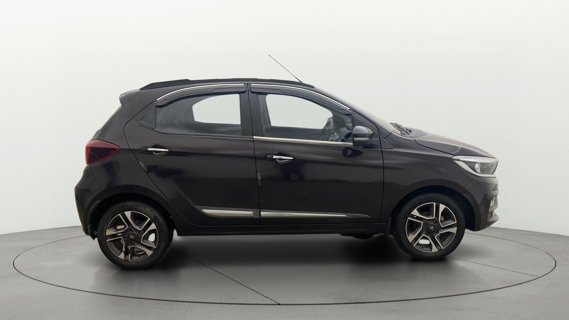 View 2022 Tata Tiago Revotorq XB Image 8 Used 2022 Tata Tiago Revotorq XB Image 8