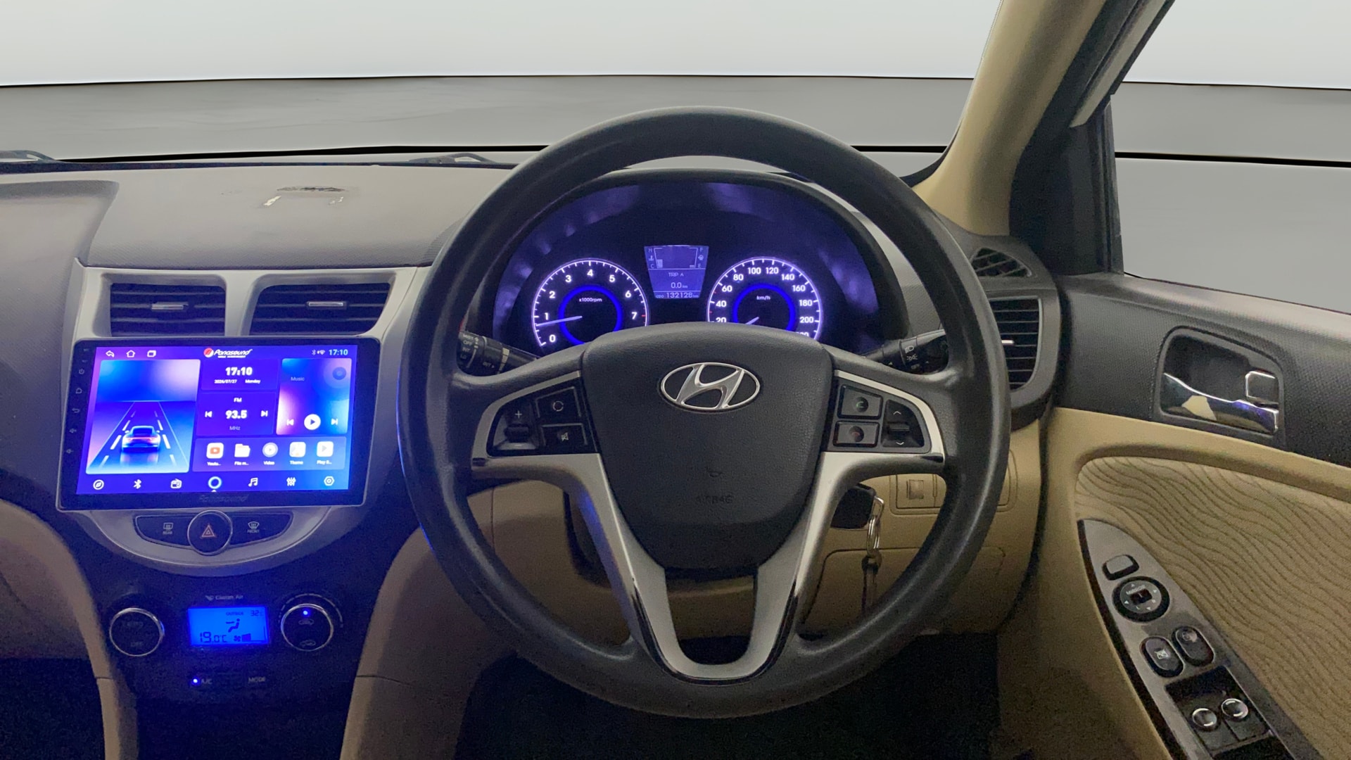 View 2014 Hyundai Fluidic Verna 1.6 VTVT SX Image 20 Used 2014 Hyundai Fluidic Verna 1.6 VTVT SX Image 20