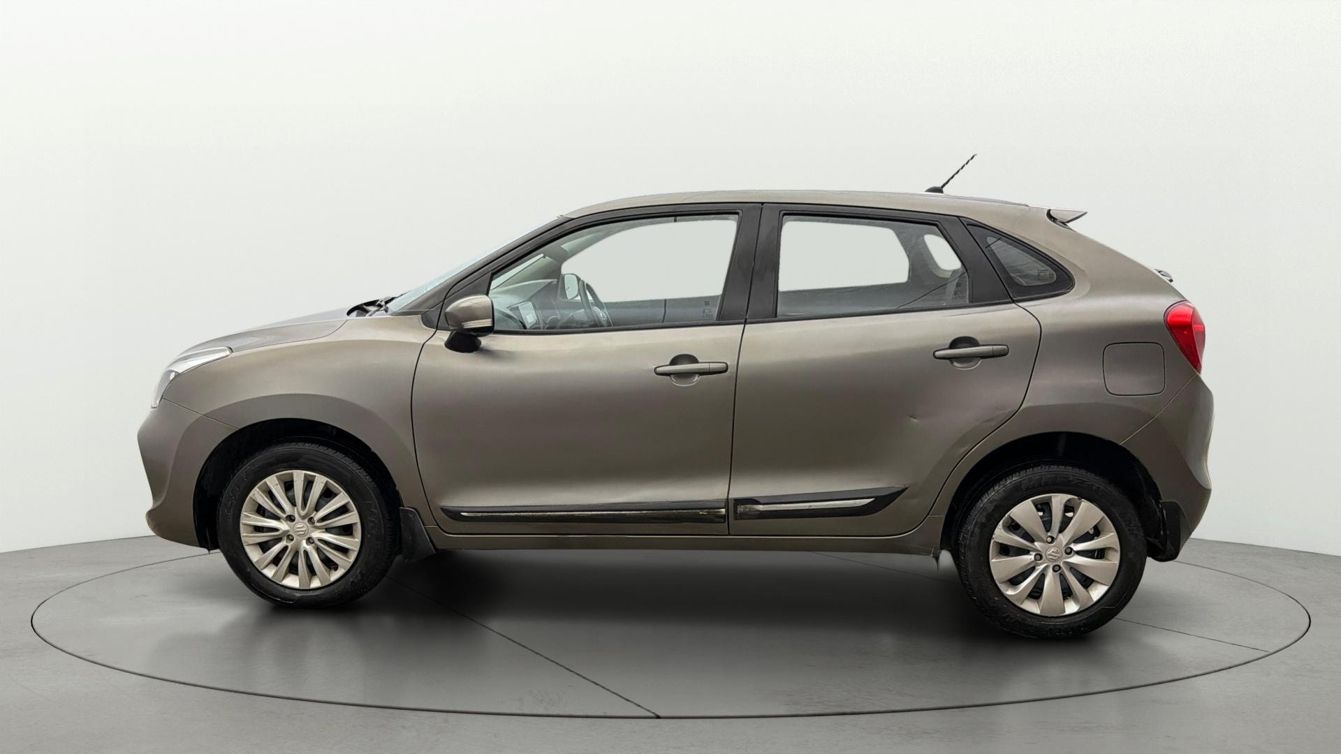 View 2019 Maruti Suzuki 1000 Base Variant Image 5 Used 2019 Maruti Suzuki 1000 Base Variant Image 5