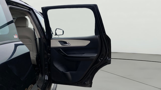 View Mahindra XUV700 Image 6 Used Mahindra XUV700 Image 6