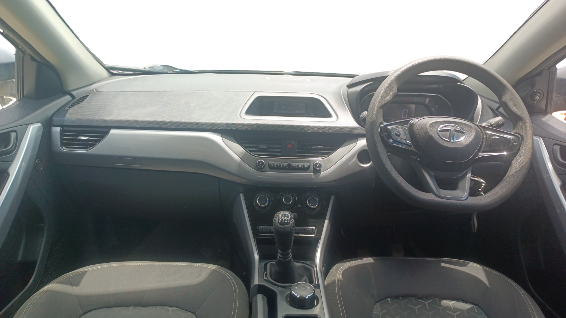 View 2021 Tata Nexon Revotron XE Image 15 Used 2021 Tata Nexon Revotron XE Image 15