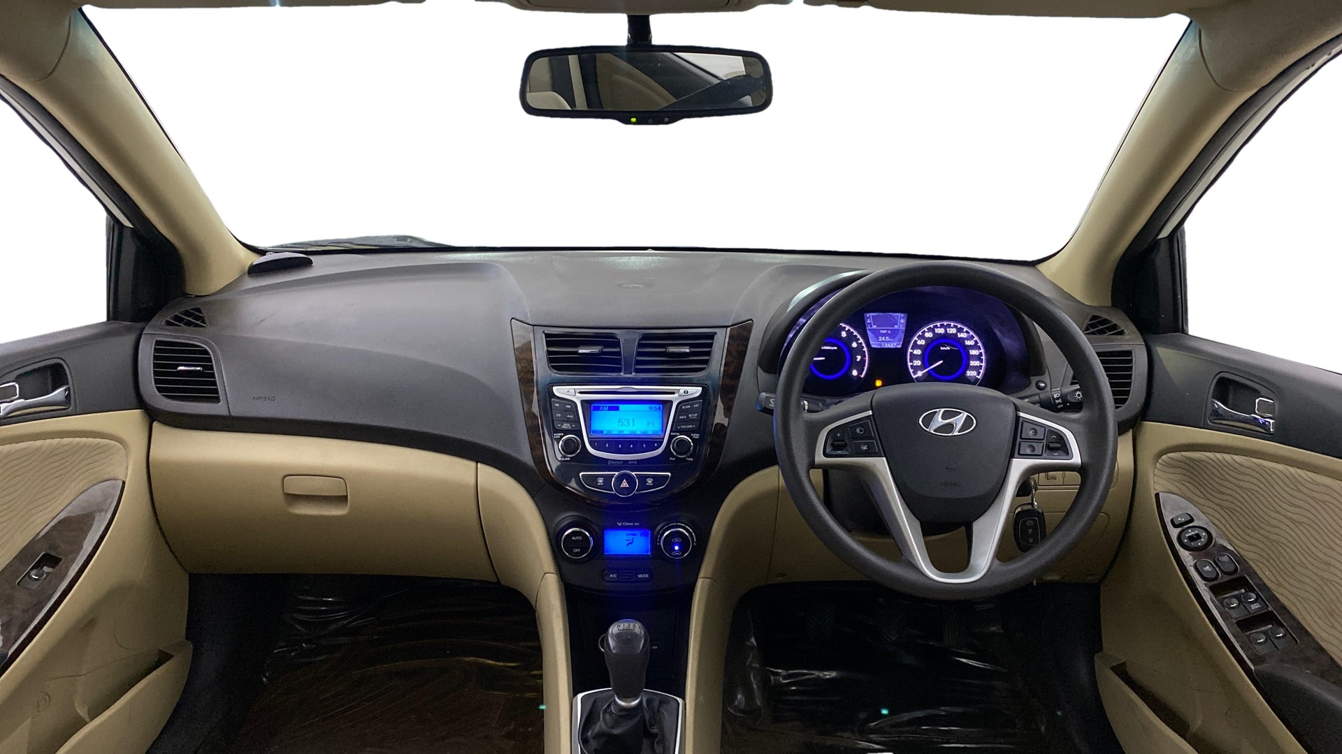 View 2014 Hyundai Fluidic Verna 1.6 VTVT SX Image 15 Used 2014 Hyundai Fluidic Verna 1.6 VTVT SX Image 15