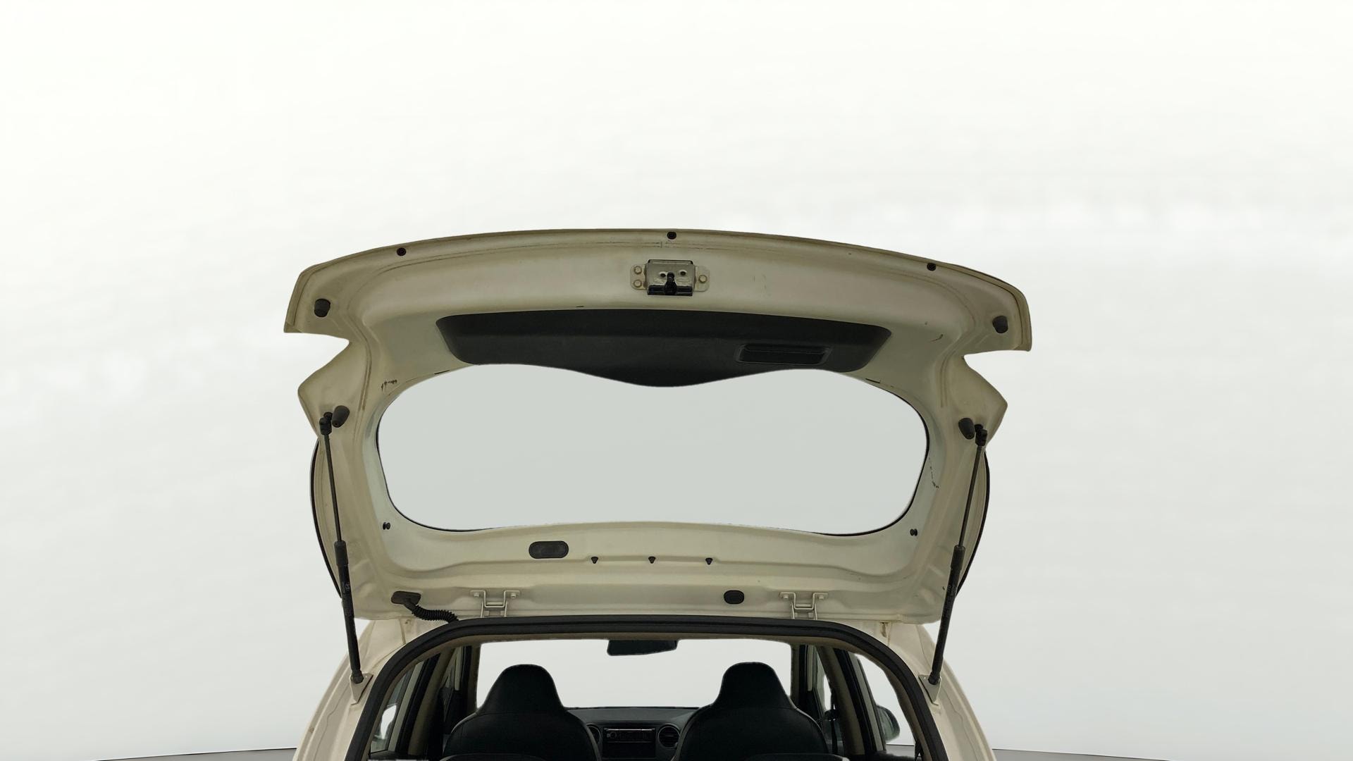 View 2017 Hyundai Grand i10 1.2 Magna Petrol AT Image 16 Used 2017 Hyundai Grand i10 1.2 Magna Petrol AT Image 16