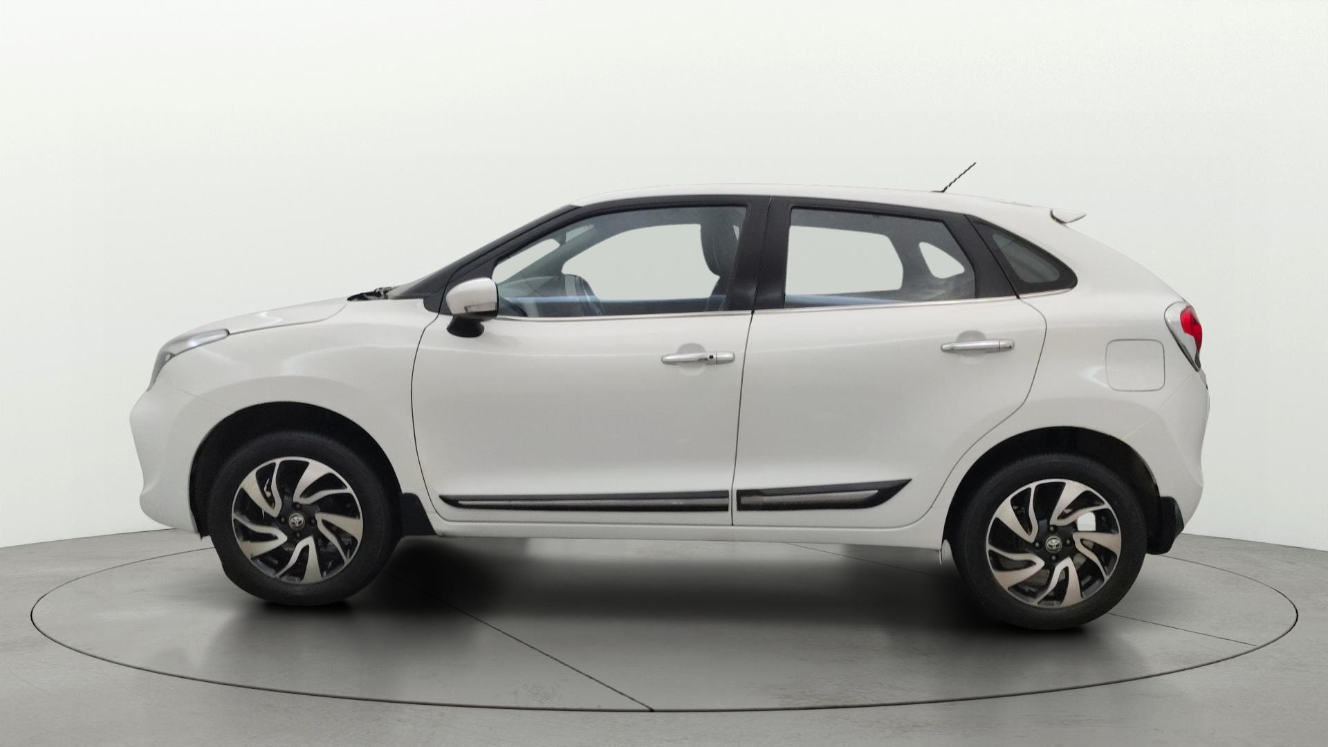 View 2019 Toyota Glanza G CVT Image 5 Used 2019 Toyota Glanza G CVT Image 5