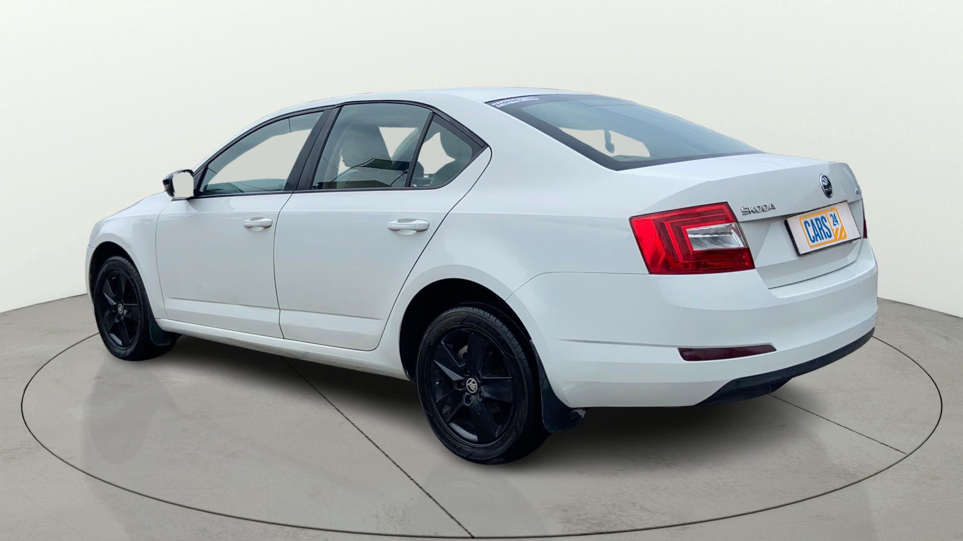 View 2017 Skoda Octavia 2.0 Ambition TDI CR MT Image 2 Used 2017 Skoda Octavia 2.0 Ambition TDI CR MT Image 2