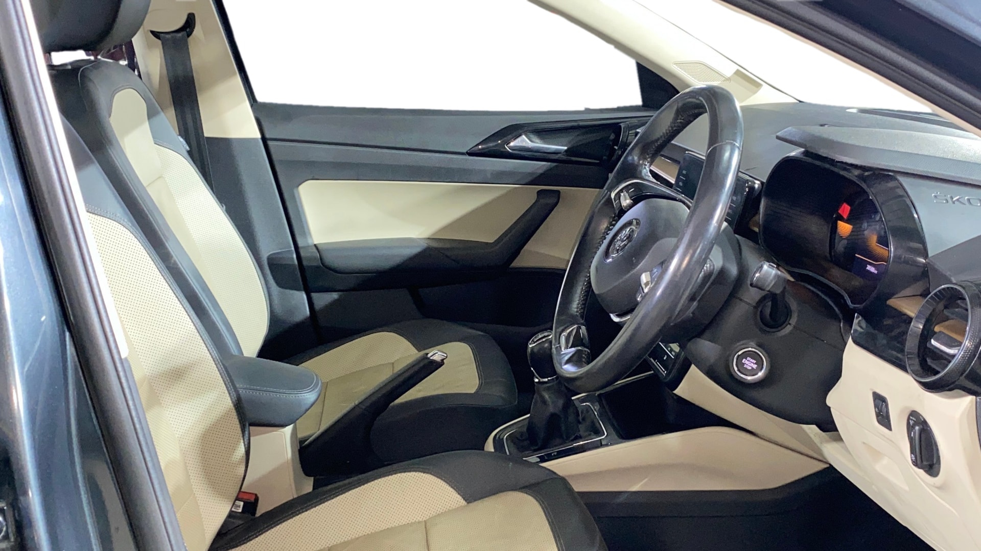 View 2023 Skoda Slavia Style 1.0 TSI MT Image 26 Used 2023 Skoda Slavia Style 1.0 TSI MT Image 26