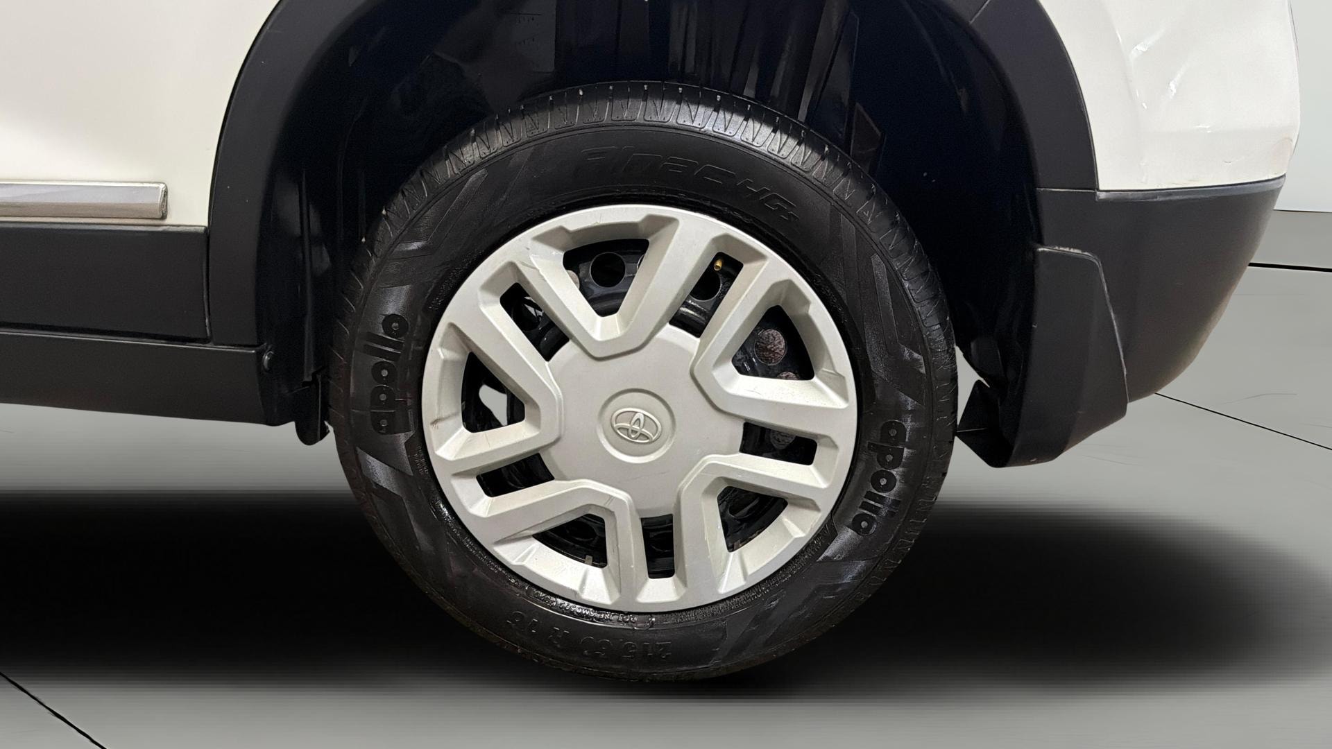 View 2022 Toyota Urban Cruiser Mid MT Image 11 Used 2022 Toyota Urban Cruiser Mid MT Image 11