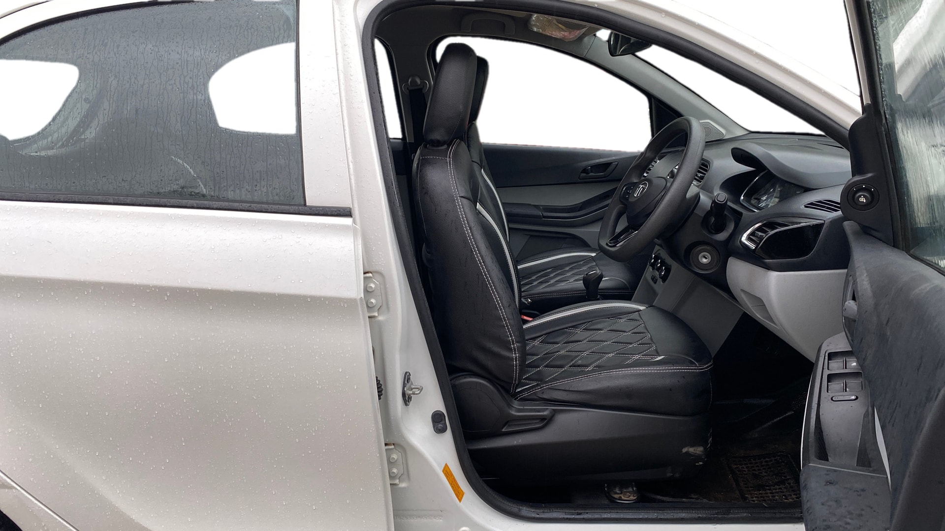 View 2021 Tata Tiago Revotorq XB Image 25 Used 2021 Tata Tiago Revotorq XB Image 25