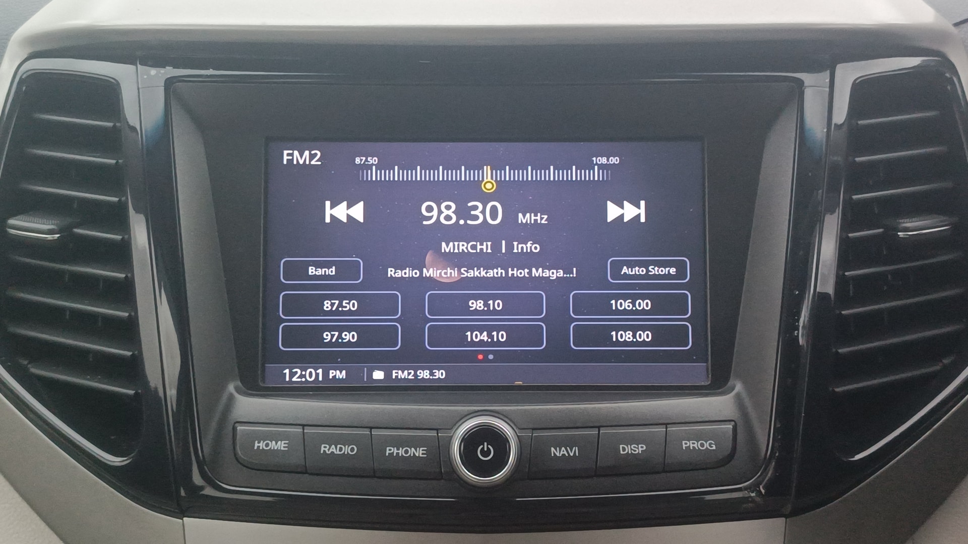 View 2021 Mahindra XUV300 W4 Petrol BS IV Image 33 Used 2021 Mahindra XUV300 W4 Petrol BS IV Image 33