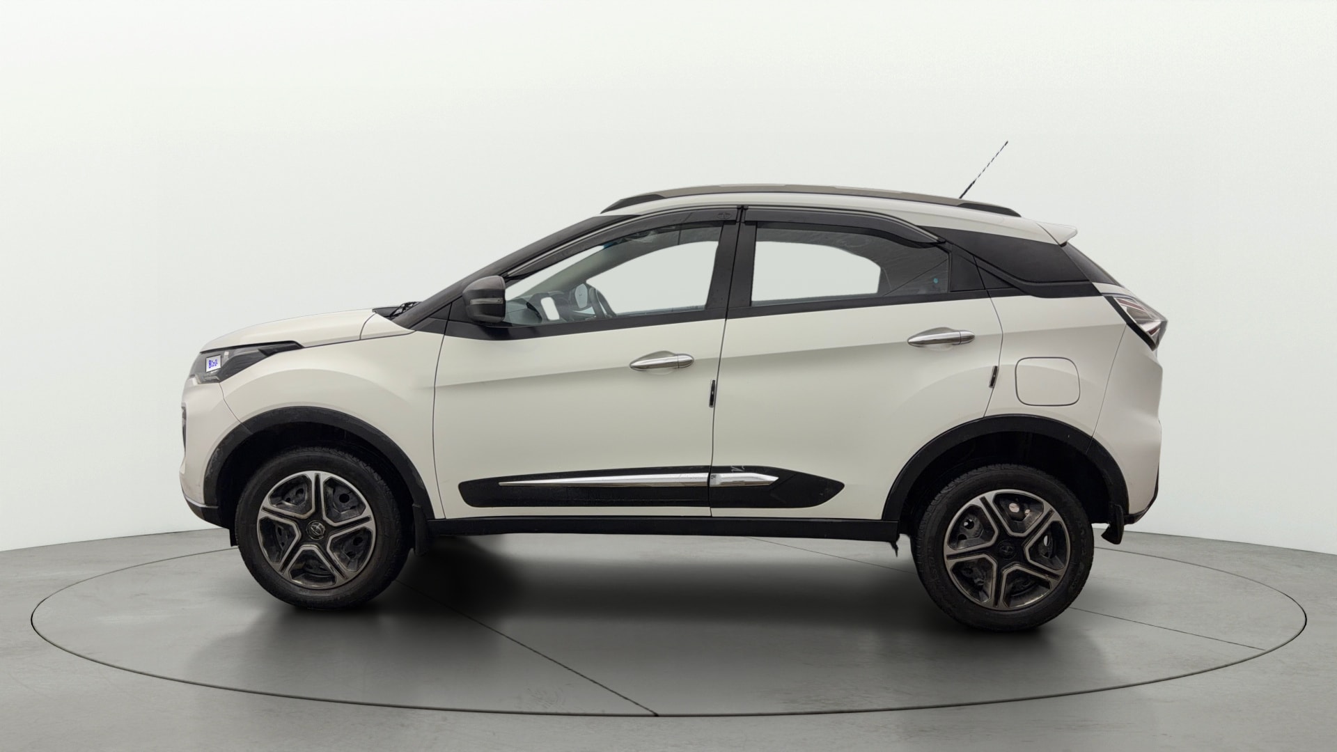 View 2022 Tata Nexon Revotron XE Image 5 Used 2022 Tata Nexon Revotron XE Image 5