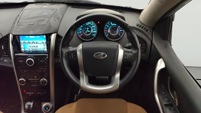 View Mahindra XUV500 Image 14 Used Mahindra XUV500 Image 14