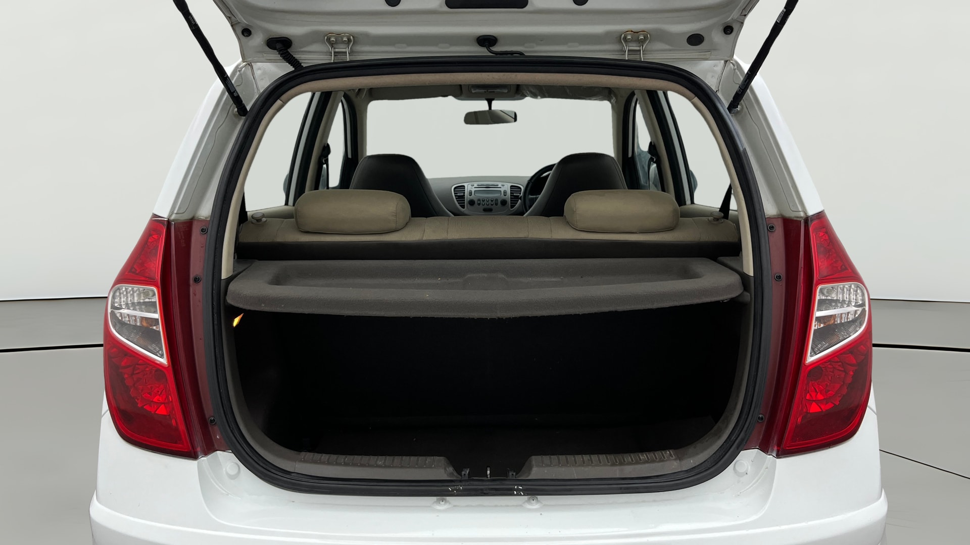 View 2013 Hyundai i10 1.2 Sportz AT Image 36 Used 2013 Hyundai i10 1.2 Sportz AT Image 36