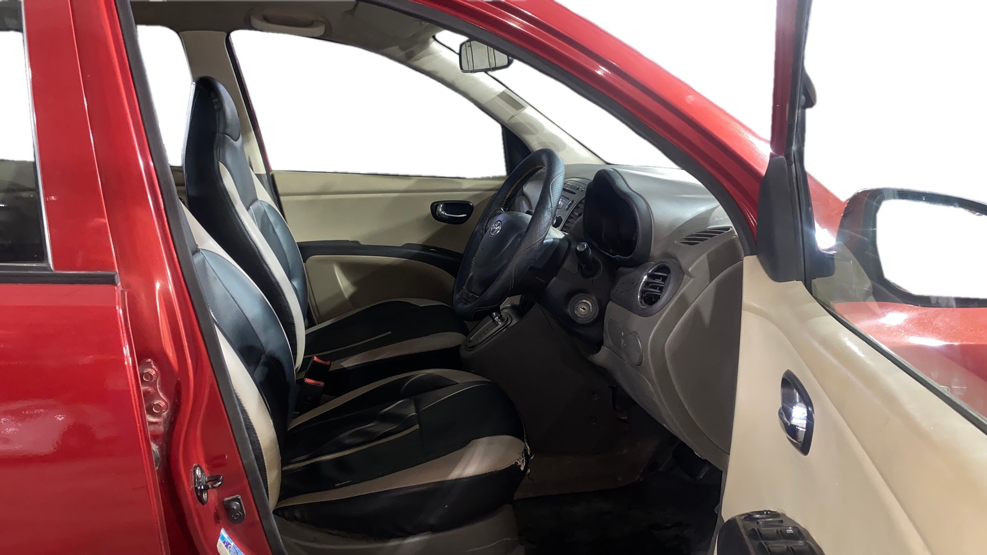 View 2013 Hyundai i10 1.2 Sportz AT Image 26 Used 2013 Hyundai i10 1.2 Sportz AT Image 26