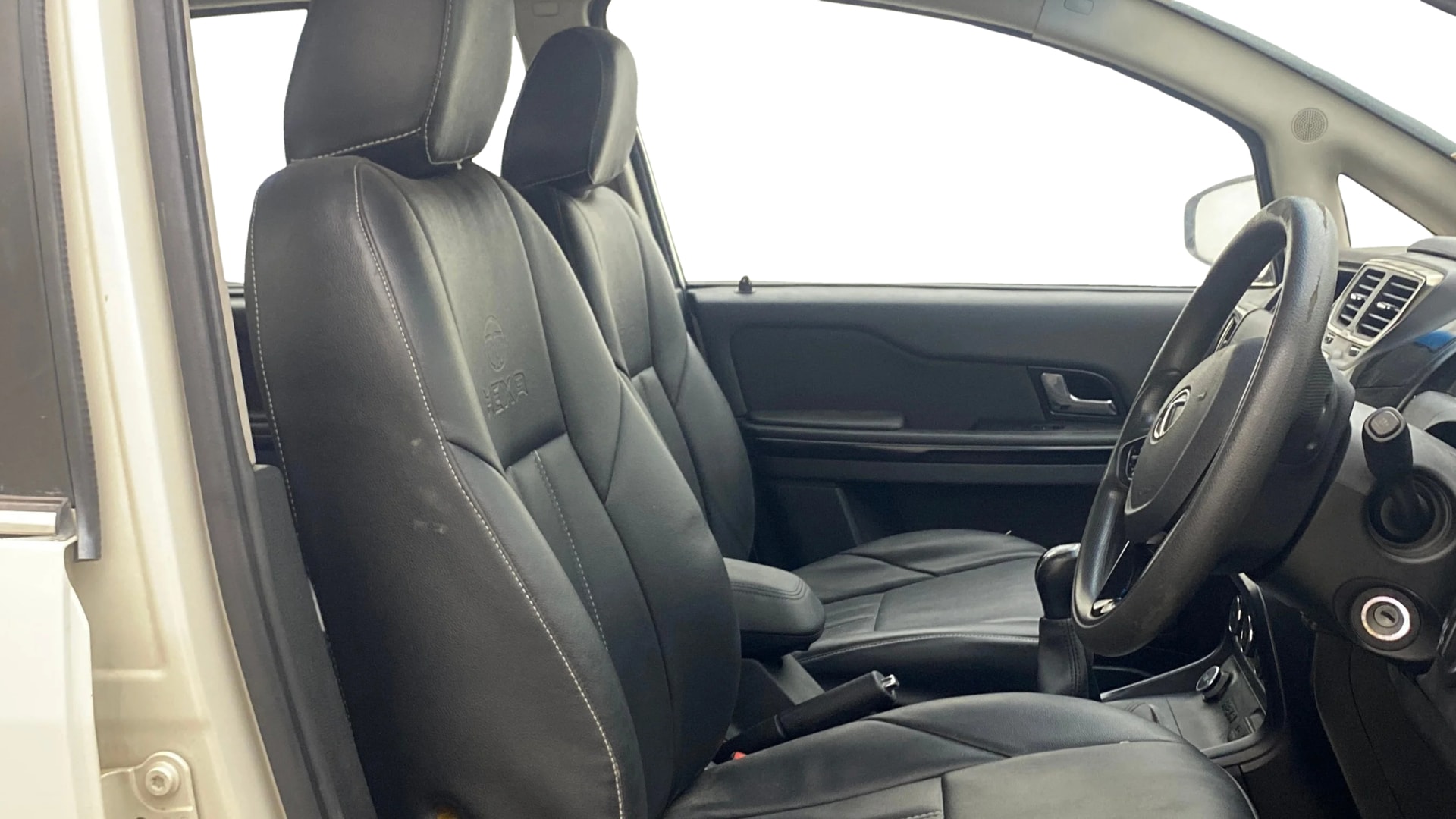 View 2018 Tata Hexa XE 4X2 Image 26 Used 2018 Tata Hexa XE 4X2 Image 26