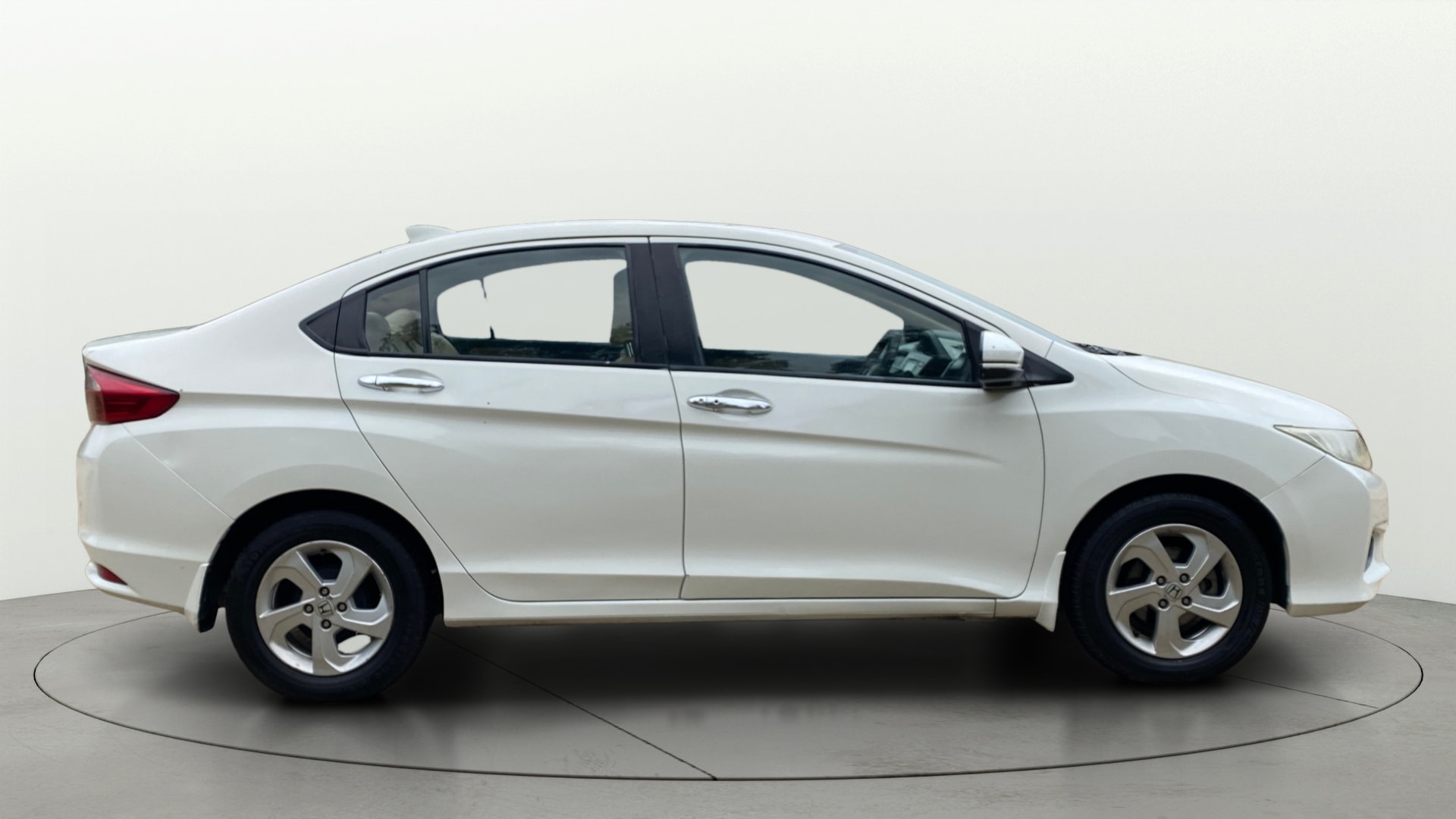 View 2014 Honda City ZX MT Diesel Anniversary Edition Image 27 Used 2014 Honda City ZX MT Diesel Anniversary Edition Image 27