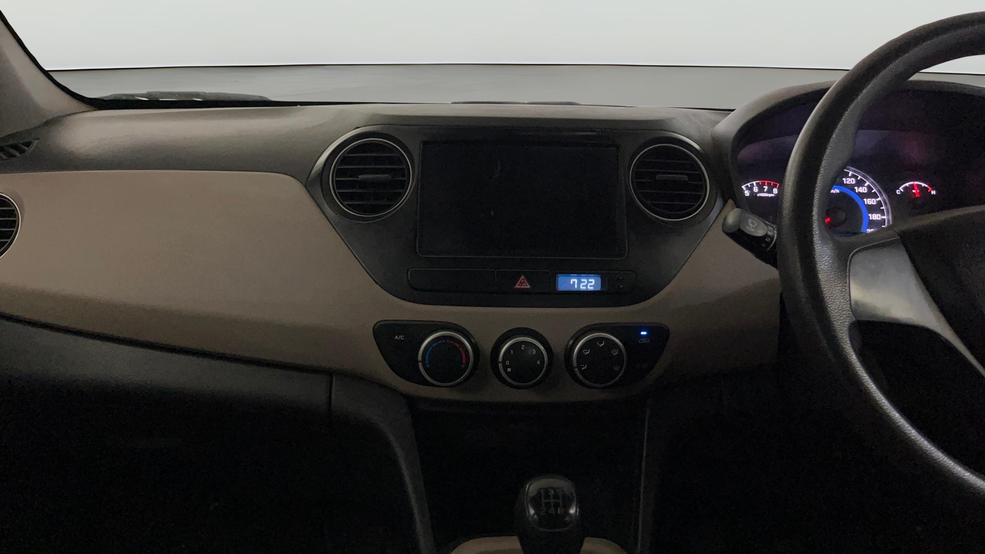 View 2015 Hyundai Grand i10 Magna 1.2 Kappa VTVT Image 17 Used 2015 Hyundai Grand i10 Magna 1.2 Kappa VTVT Image 17