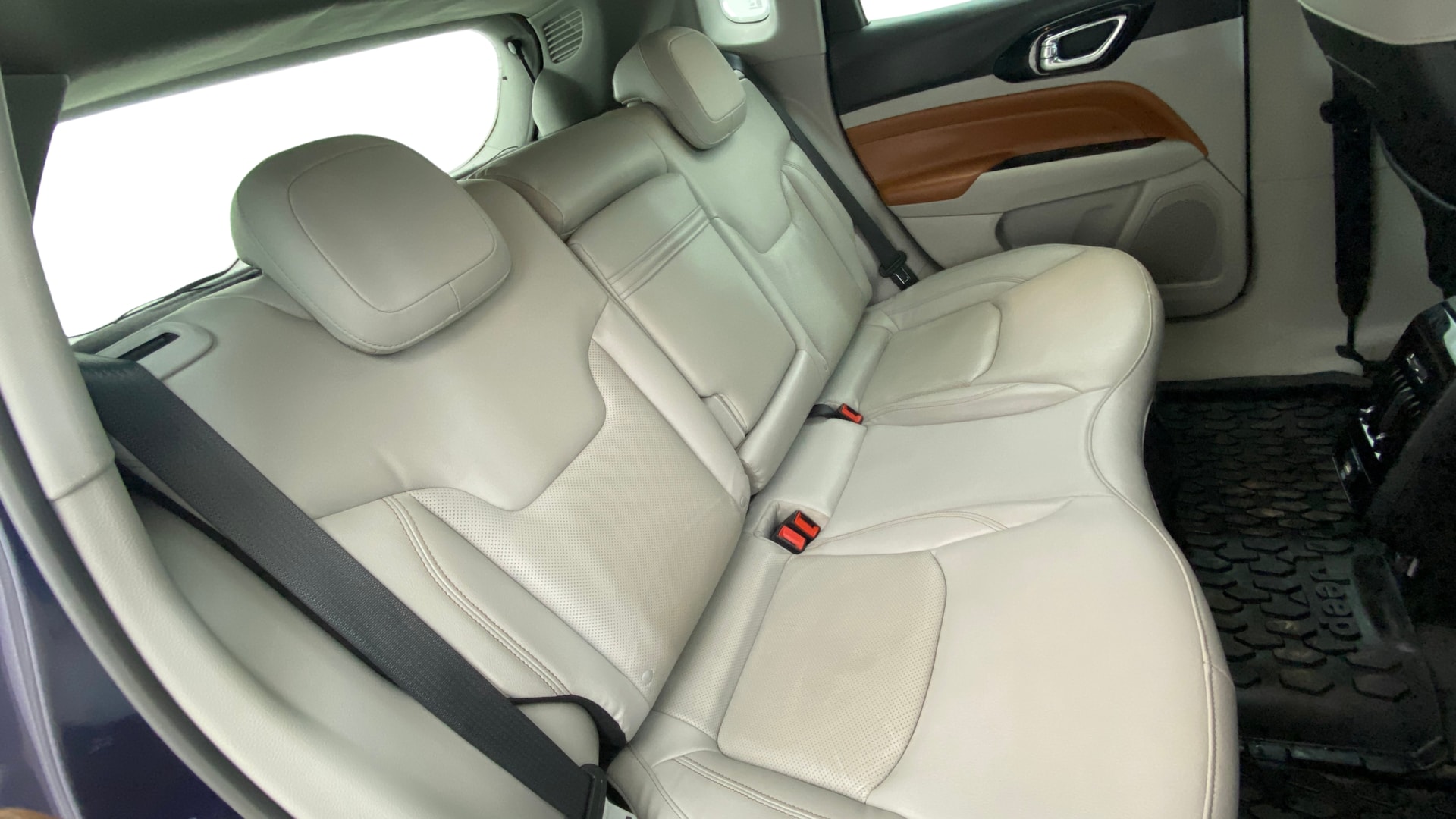 View 2022 Jeep Compass Limited (O)1.4 Multi AIR Petrol DDCT AT BS IV Image 31 Used 2022 Jeep Compass Limited (O)1.4 Multi AIR Petrol DDCT AT BS IV Image 31