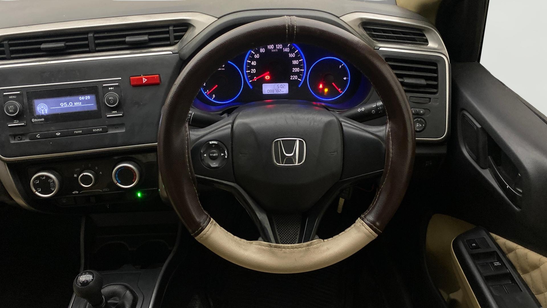 View 2014 Honda City ZX MT Diesel Anniversary Edition Image 12 Used 2014 Honda City ZX MT Diesel Anniversary Edition Image 12