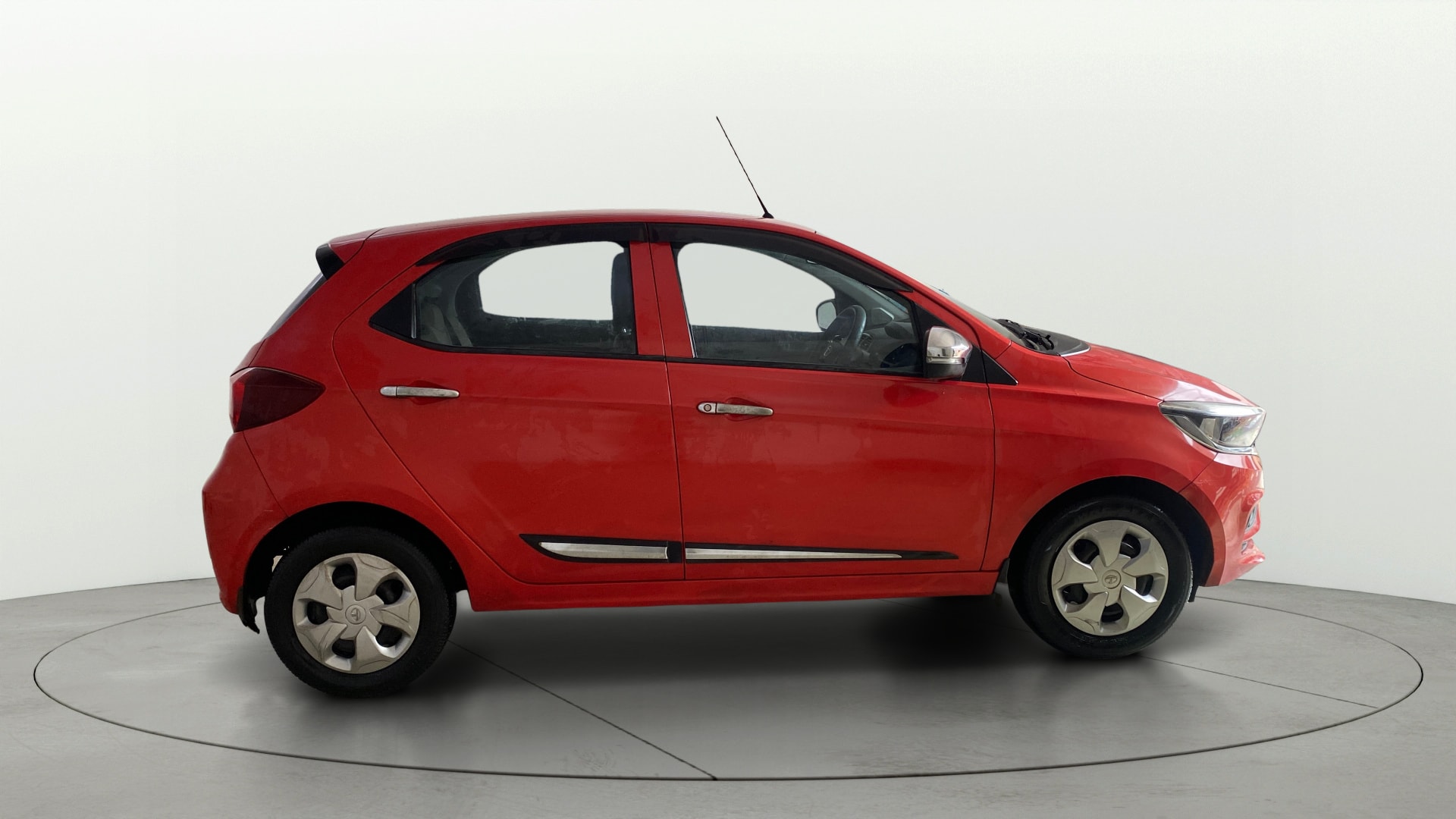 View 2020 Tata Tiago Revotorq XB Image 8 Used 2020 Tata Tiago Revotorq XB Image 8