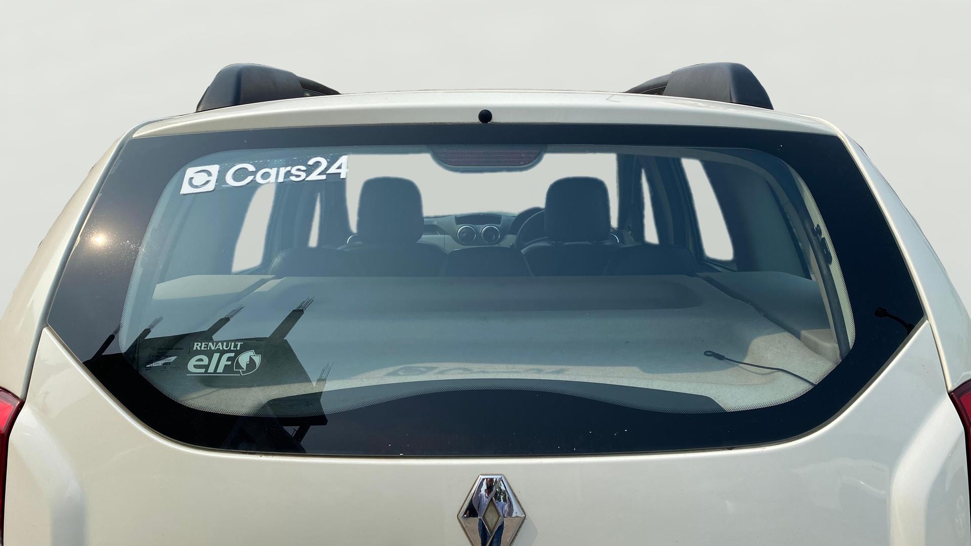 View 2015 Renault Duster Petrol RXE BS IV Image 4 Used 2015 Renault Duster Petrol RXE BS IV Image 4