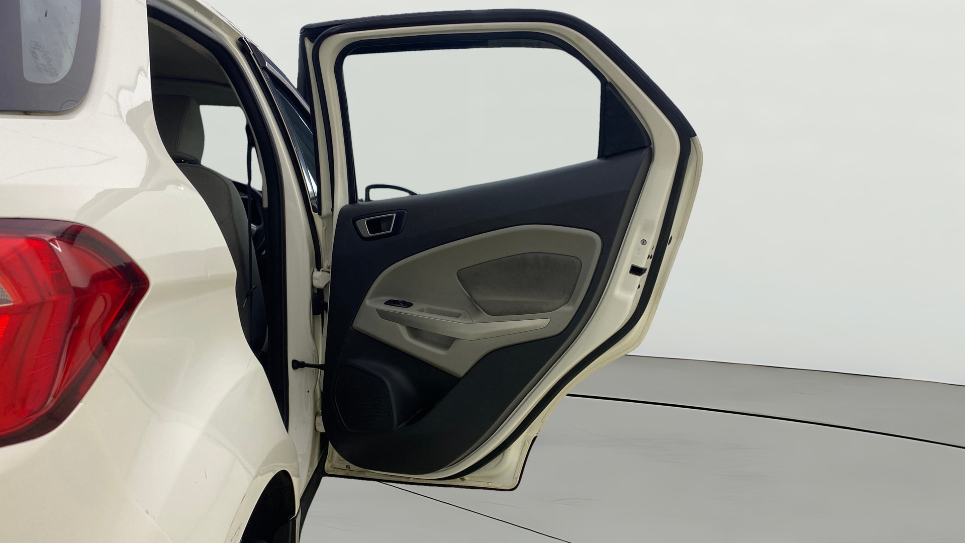 View 2016 Ford EcoSport 1.5 TDCi Diesel Ambiente BS IV Image 7 Used 2016 Ford EcoSport 1.5 TDCi Diesel Ambiente BS IV Image 7