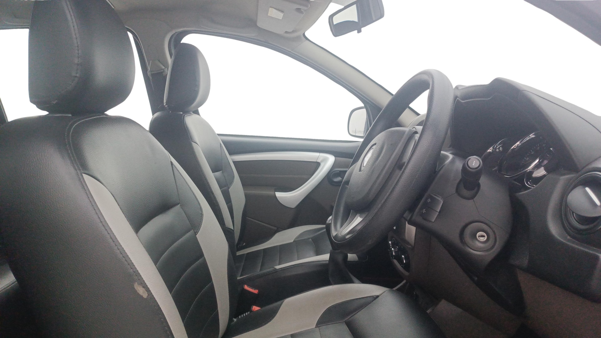 View 2017 Renault Duster Petrol RXL Image 26 Used 2017 Renault Duster Petrol RXL Image 26