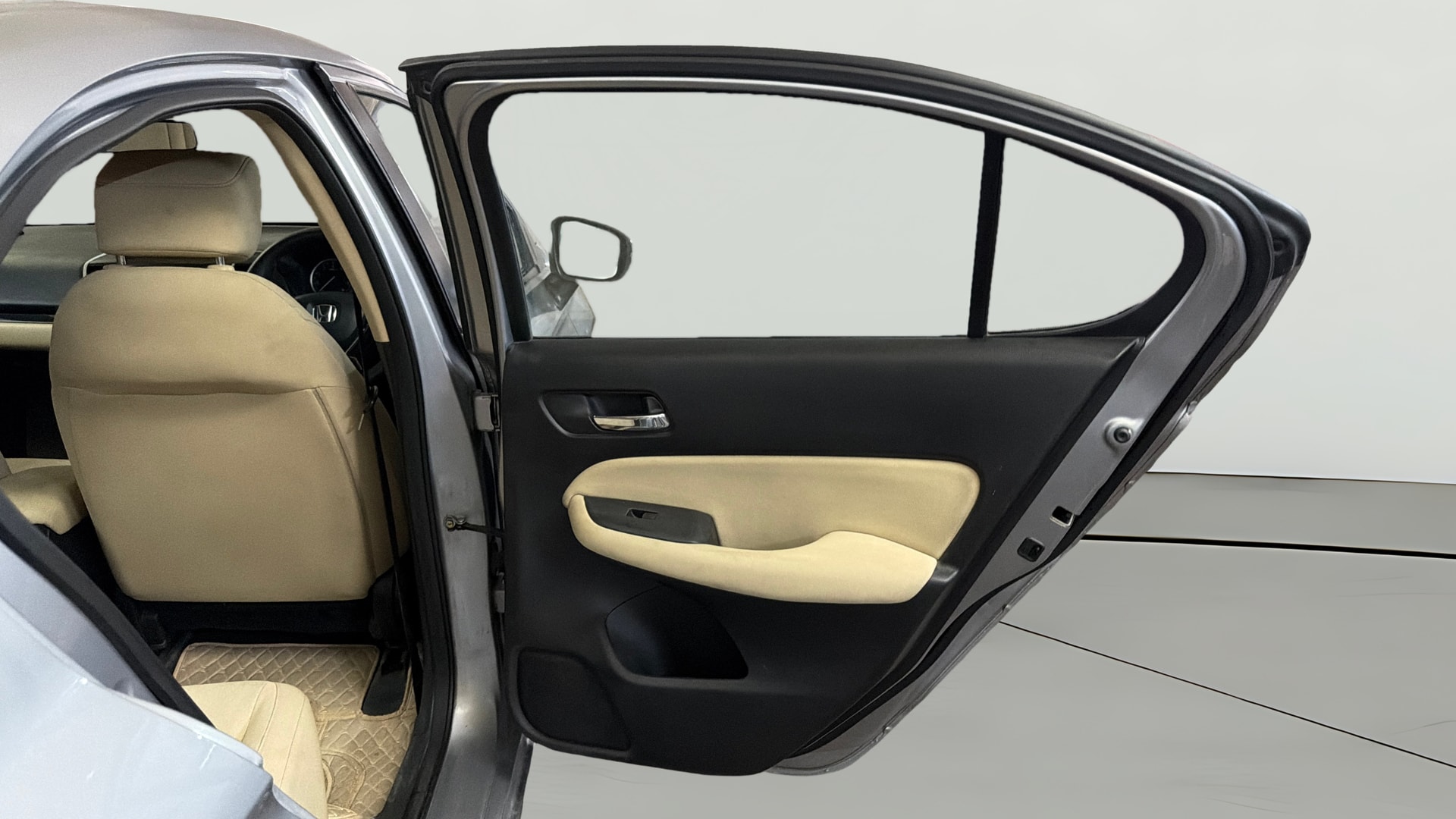 View 2020 Honda City ZX MT Diesel Anniversary Edition Image 6 Used 2020 Honda City ZX MT Diesel Anniversary Edition Image 6