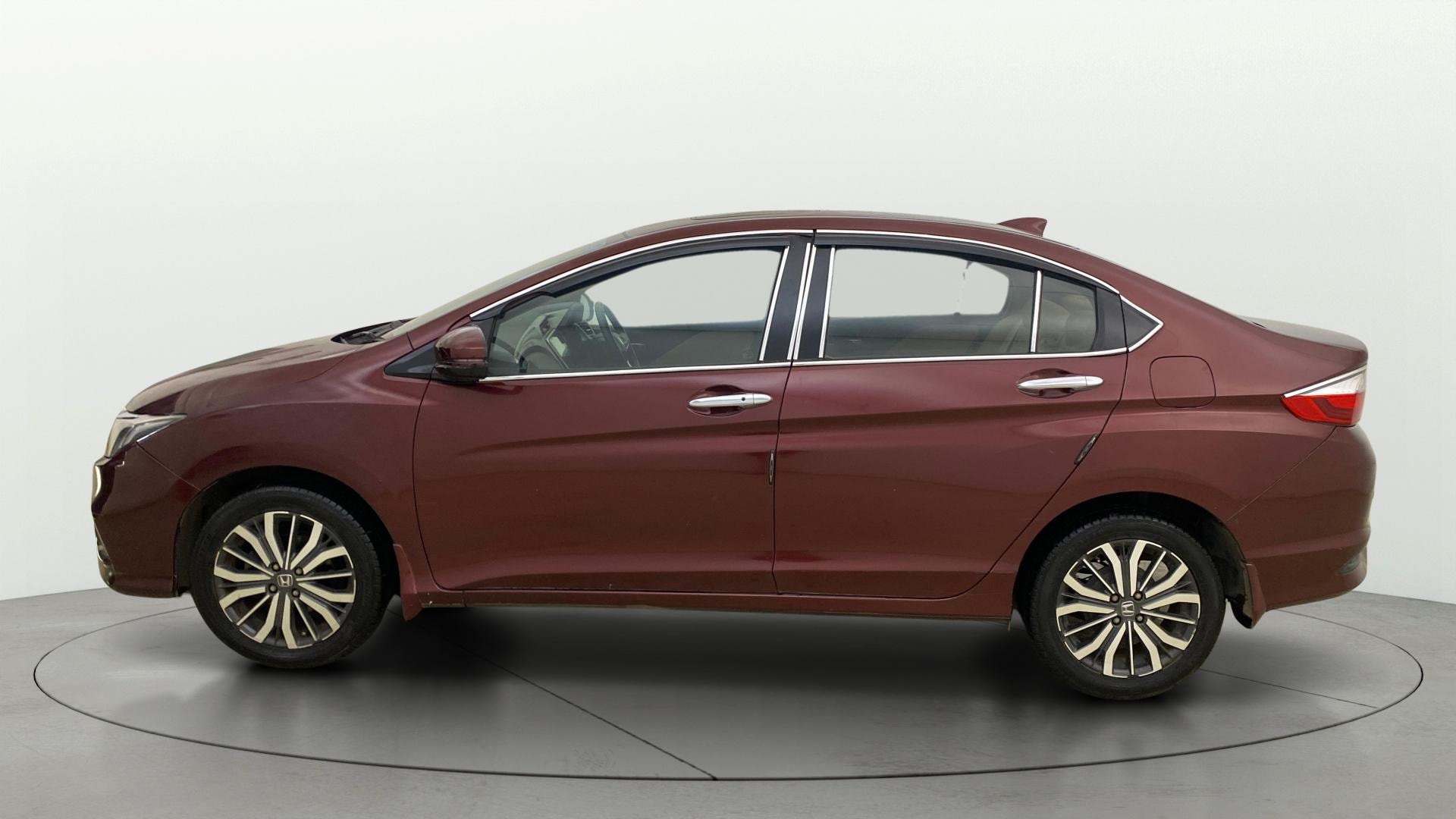 View 2017 Honda City ZX MT Diesel Anniversary Edition Image 6 Used 2017 Honda City ZX MT Diesel Anniversary Edition Image 6