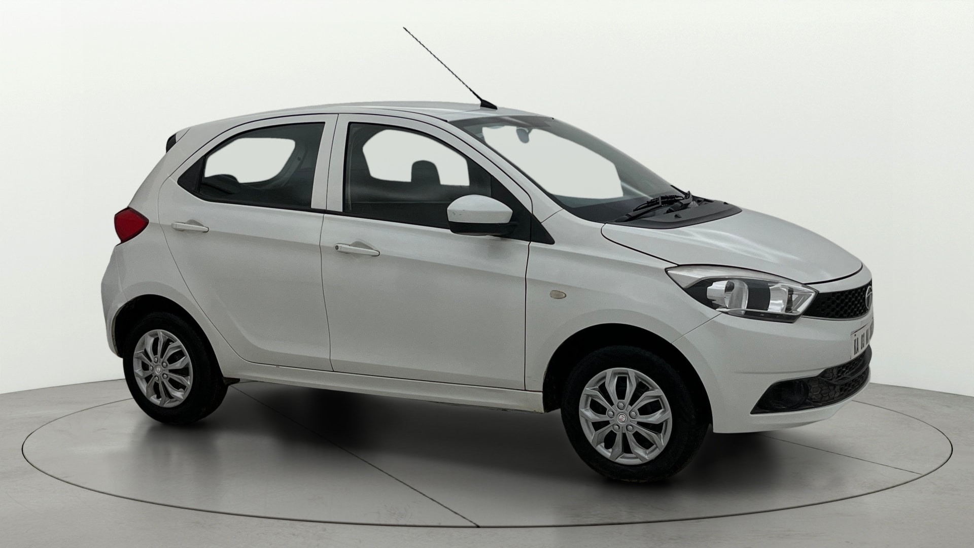 View 2017 Tata Tiago Revotorq XB Image 35 Used 2017 Tata Tiago Revotorq XB Image 35