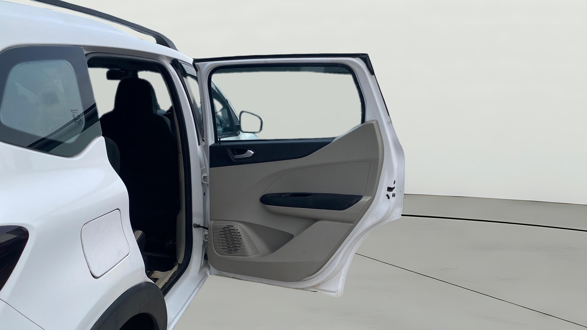 View 2019 Renault Triber RXZ Image 7 Used 2019 Renault Triber RXZ Image 7